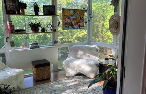 Park Hill Cabina | Unique cabin, walking distance to Lake Tenkiller’s Barnacle Bill’s Marina & Bar