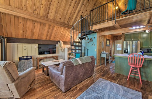 Camano Island Cabina | Unique Camano Cabin w/ Mountain + Water Views