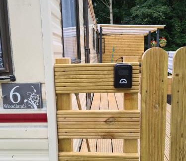 Girvan Apartamento | Unique Caravan with Outdoor Space