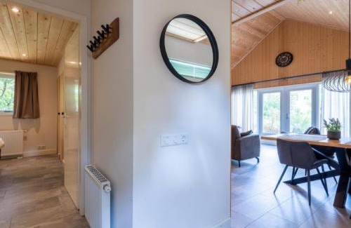 Bosgebied Hoenderloo Casa | Unique Chalet by the Pond, cleaning included