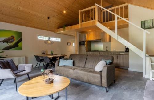 Bosgebied Hoenderloo Casa | Unique Chalet by the Pond, cleaning included