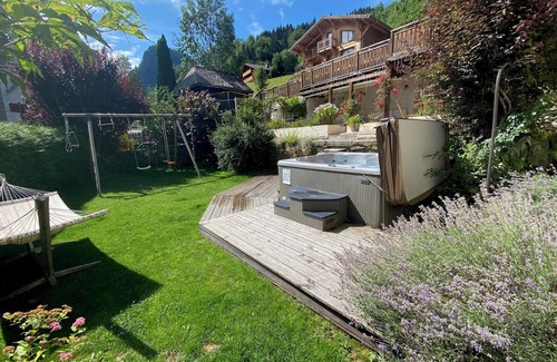 Saint-Jean-dʼAulps Chalet De Esquí | Chalet único y encantador con habitaciones con baño, bañera de hidromasaje y sala de juegos