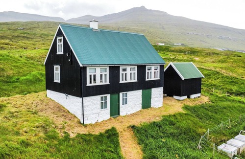 Faroe Islands Casa | Unique & Charming Faroese Cottage