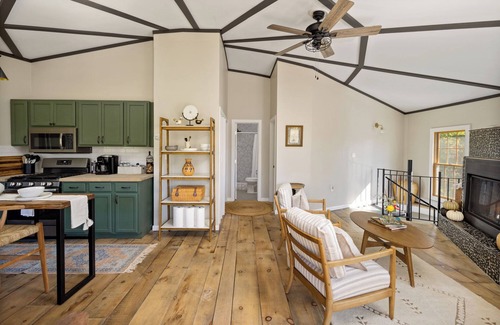Athens Casa | Unique Circle-House: Hot-Tub, Fireplace, Hiking