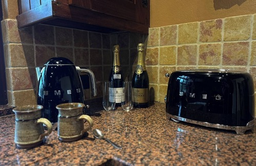 Arranmore Island Cabaña | Unique Cobblestone cottage with WiFi on charming Arranmore Island