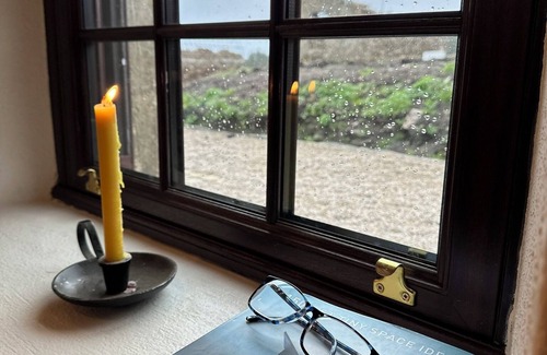 Arranmore Island Cabaña | Unique Cobblestone cottage with WiFi on charming Arranmore Island