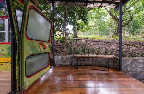 Concepción Casa | UNIQUE COLOURFUL BUS NEAR AIRPORT COSTA RICA