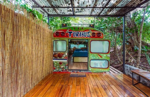 Concepción Casa | UNIQUE COLOURFUL BUS NEAR AIRPORT COSTA RICA