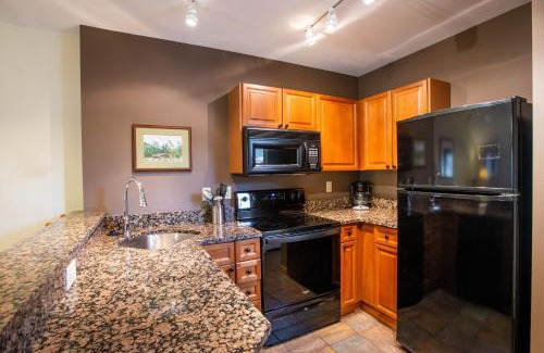 Winter Park Apartamento | Unique & Comfortable Zephyr Mountain Lodge Condo with Slope and Continental Divide View condo