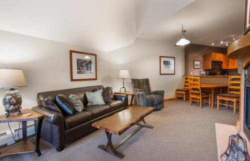 Winter Park Apartamento | Unique & Comfortable Zephyr Mountain Lodge Condo with Slope and Continental Divide View condo