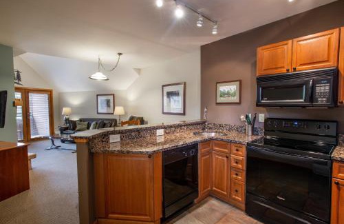 Winter Park Apartamento | Unique & Comfortable Zephyr Mountain Lodge Condo with Slope and Continental Divide View condo