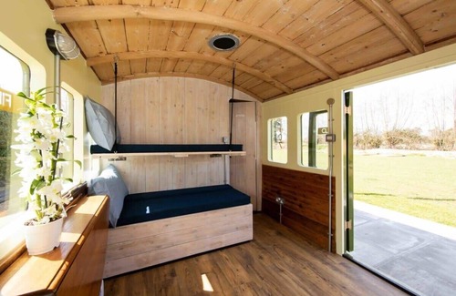 Birdham Casa | Unique & Comfy Remodelled Railway Carriage