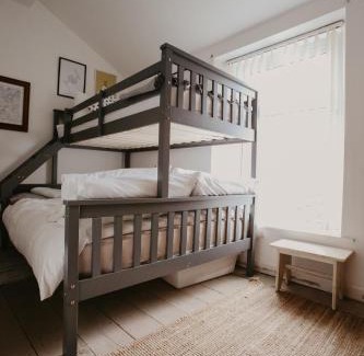 Millom Casa | Unique, cosy, Lake District artist hideaway - 5 bd