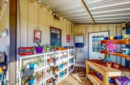 Wise County Cabaña | Unique Cottage by Airstrip for Private Planes - Herb Garden, Dog-Friendly
