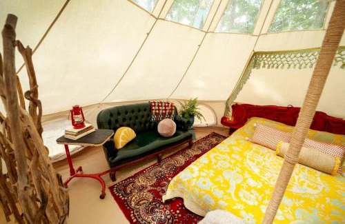 Roxbury Otro | Unique Cozy Bell Tent with Wooden Deck in New York