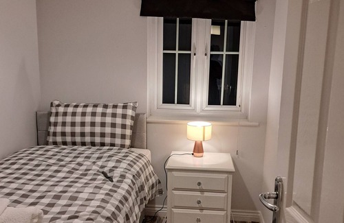 Shafton Casa | Unique Cudworth inn. Close to M1