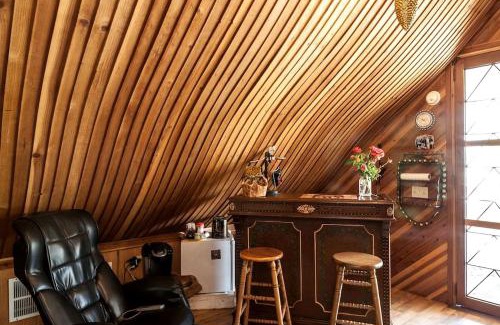 Morongo Valley Casa | Unique Desert Experience for a Romantic Getaway Ideal for Exotic Animal Lovers in Morongo Valley, California.