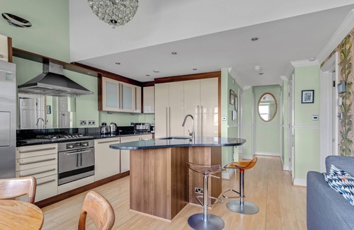 Little Venice Apartamento | Unique designer 3 bedroom top floor balcony apartment in central London