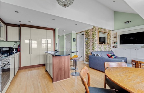 Little Venice Apartamento | Unique designer 3 bedroom top floor balcony apartment in central London