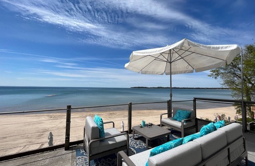 Crystal Beach Cabaña | Unique designer beachfront house, 25 min to Niagara Falls