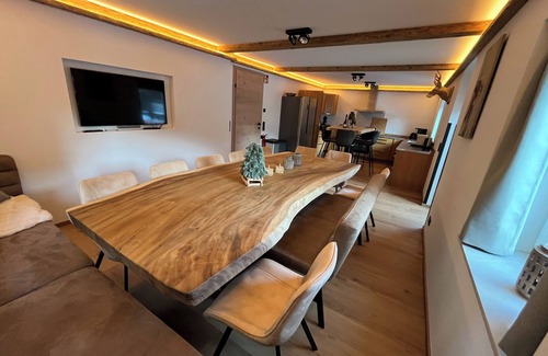 Kitzbuehel Chalet De Esquí | Unique, detached chalet with sauna in central location