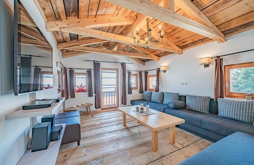 Kitzbuehel Chalet De Esquí | Unique, detached chalet with sauna in central location
