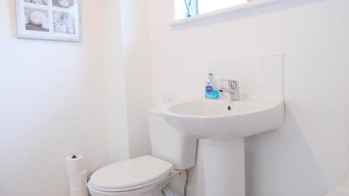Grantham Apartamento | Unique & Exclusive Contractor and Family House & A1 Road