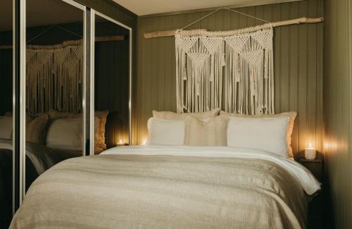 Tromso Apartamento | Unique Fjord Stay with firepit and snowshoes