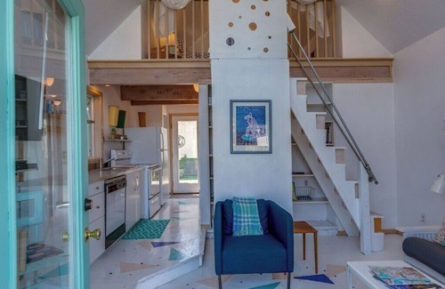 Hayden Island Casa | Unique Floating House for Monthly Rental!