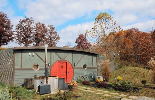 Creola Cabina | Unique Gem Hobbit Inspired Cabin Hot Tub Sauna Pet Friendly Best Nights Sleep