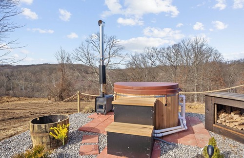 Creola Cabina | Unique Gem Hobbit Inspired Cabin Hot Tub Sauna Pet Friendly Best Nights Sleep