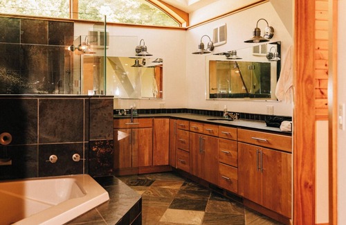South Haven Cabina | Unique Geodesic Dome Home in South Haven