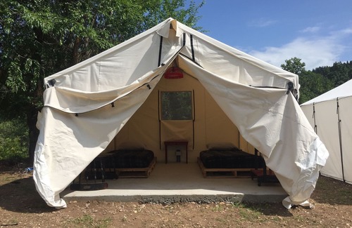 Sturgis Alquiler De RV | Unique Glamping tent with 2 twin beds in Sturgis South Dakota