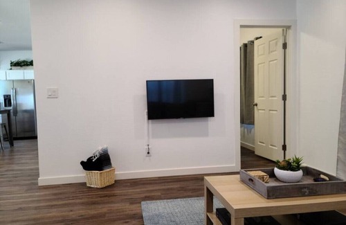 Governmental Mall Casa | Unique Grand Ave 2bdrm, 1Bath Home near Downtown!