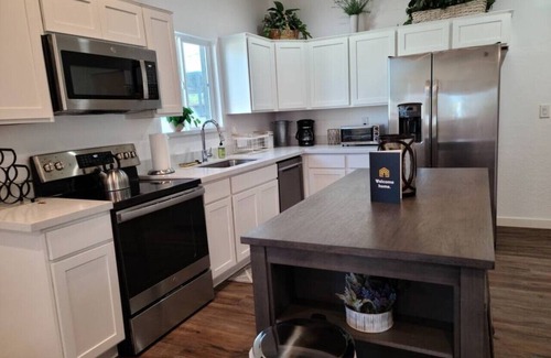 Governmental Mall Casa | Unique Grand Ave 2bdrm, 1Bath Home near Downtown!