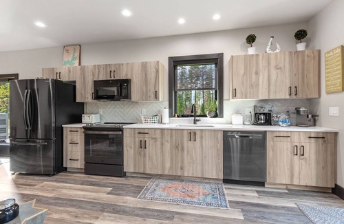 Hayden Lake Casa | Unique Guest Shouse with Optional Golf Simulator in Hayden