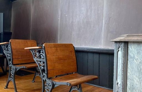 Chester Casa | UNIQUE/HISTORIC STAY IN AN 1874 ERA SCHOOLHOUSE!!!