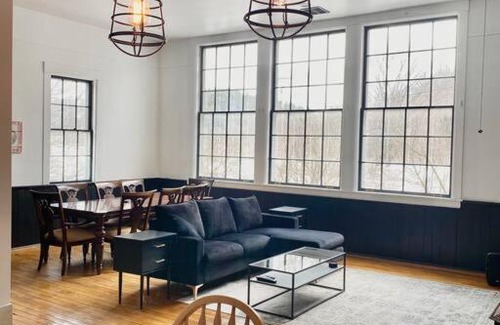 Chester Casa | UNIQUE/HISTORIC STAY IN AN 1874 ERA SCHOOLHOUSE!!!