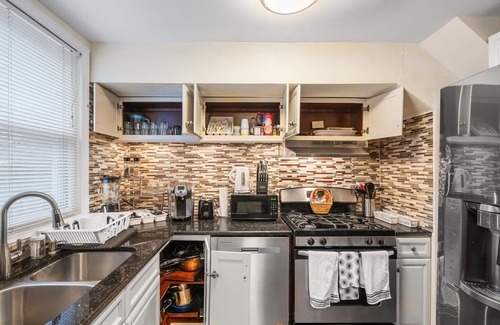 Nauck Casa | Unique home in Arlington surrounding my nature