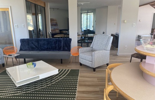 Zuzax Casa | Unique Home in Upscale Neighborhood