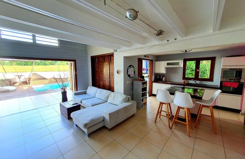 Dampierre Villa | Único en Guadalupe: Villa a 400 m de la playa con casita de mango
