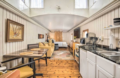 Duenweg Apartamento | Unique Joplin Gem: Converted Train Car Studio