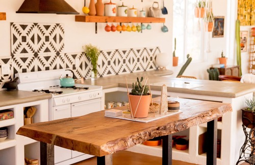 Yucca Valley Casa | Wild Wolf Ranch: Eclectic Hacienda, Joshua Tree exuberante 9 acres