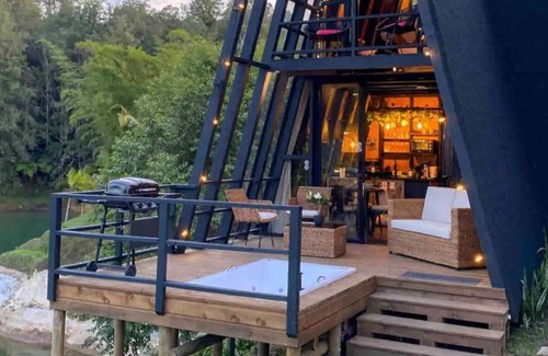 Guatape Chalet De Esquí | Unique Lake House breathtaking views