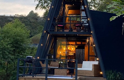 Guatape Chalet De Esquí | Unique Lake House breathtaking views