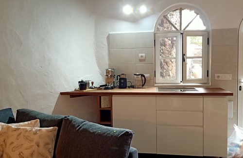 Tijarafe Casa | Vivienda en cuevas ÚNICA, lado oeste soleado, descanso y relajación, WiFi, TV satelital