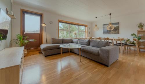 Hoyvik Villa | Unique Location - Bodanes - Hoydalar - 6 BR Villa