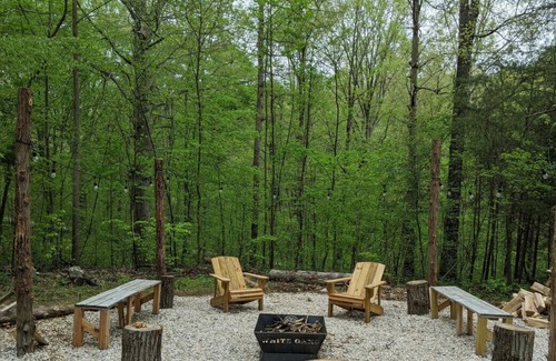 Taswell Casa | Unique Lodge Style Cabin With Hot Tub!