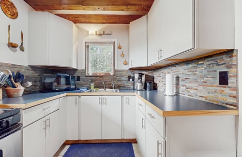 Angel Fire Casa | Unique lodge w/ mountain & valley views, wood-burning fireplace, and decks