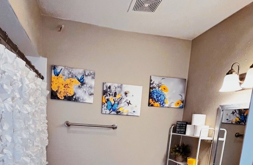 Brookhollow Apartamento | Unique Lofty Townhome